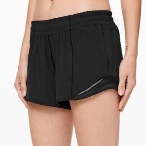Lululemon Hotty Hot Short II Low Rise *Long 4"
Black Size 0 Tall